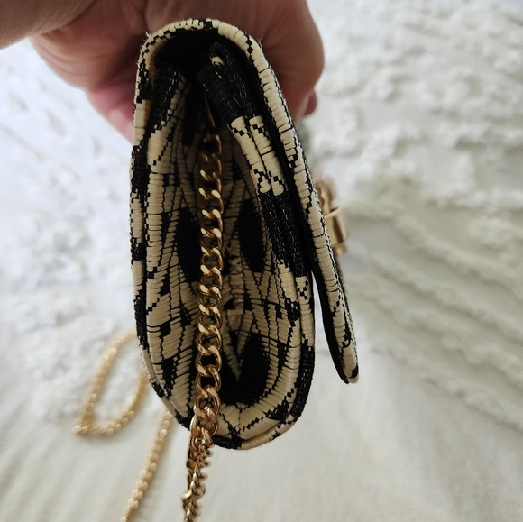NWT Sindra Robert's Convertible Weave Pattern Clutch. Beautiful with chain strap - Picture 6 of 8